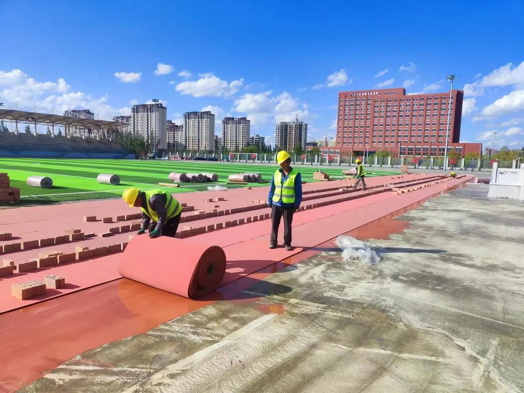四川成都無縫半預(yù)制跑道卷材 塑膠場地預(yù)制型跑道卷材的創(chuàng)新應(yīng)用與優(yōu)勢解析
